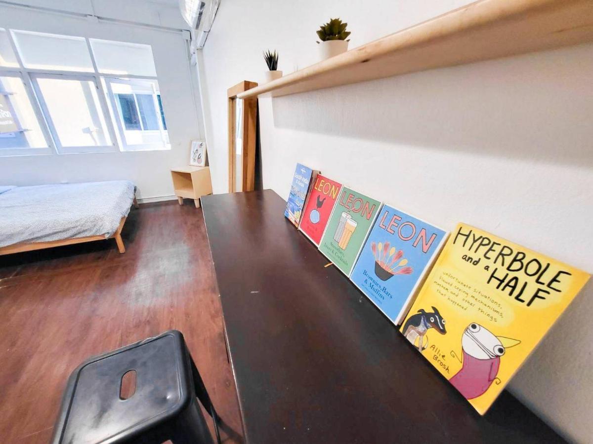 Cooper Hostel Bangkok Bagian luar foto