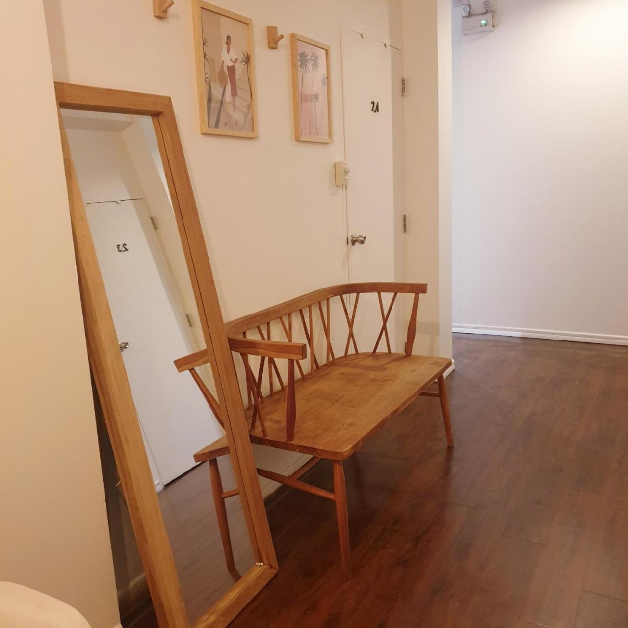 Cooper Hostel Bangkok Bagian luar foto