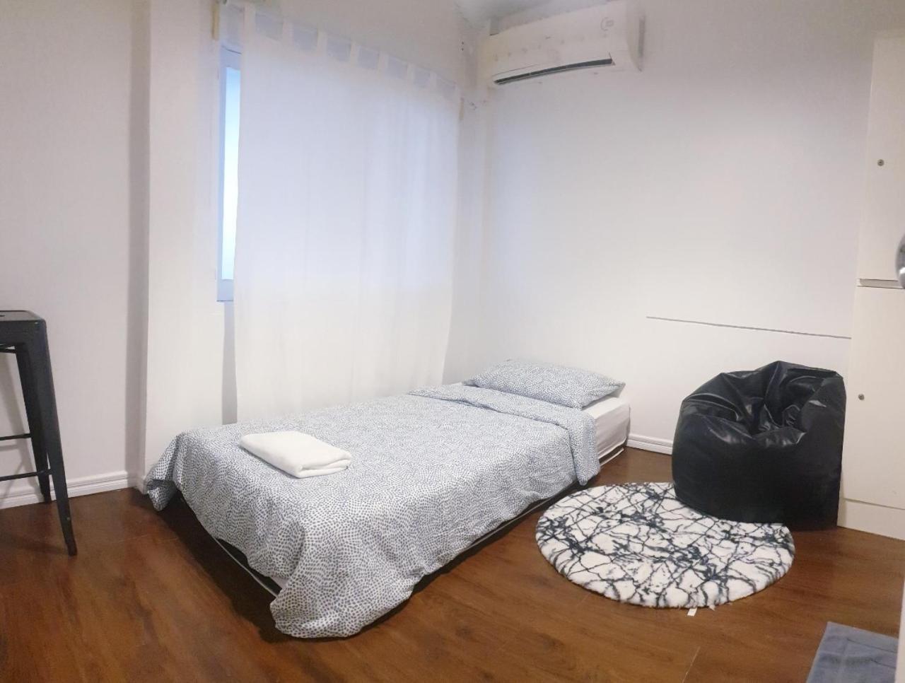 Cooper Hostel Bangkok Bagian luar foto