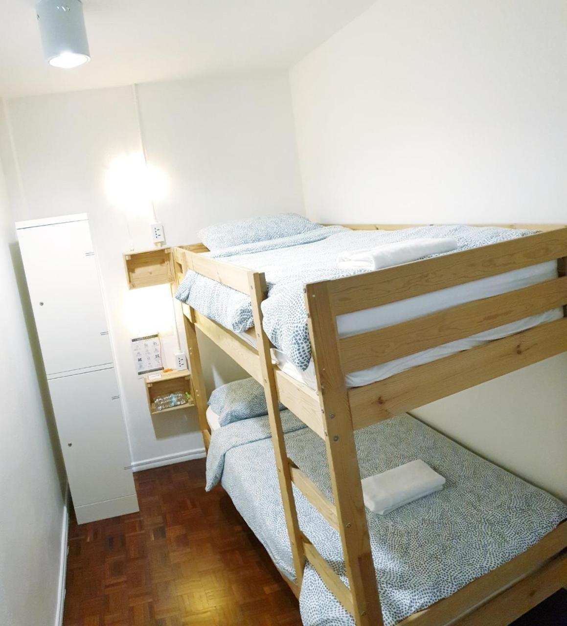 Cooper Hostel Bangkok Bagian luar foto