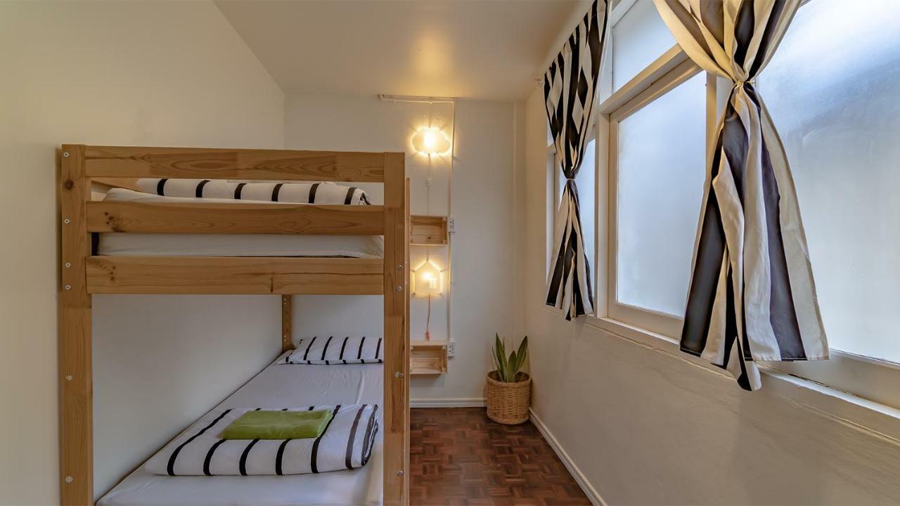 Cooper Hostel Bangkok Bagian luar foto