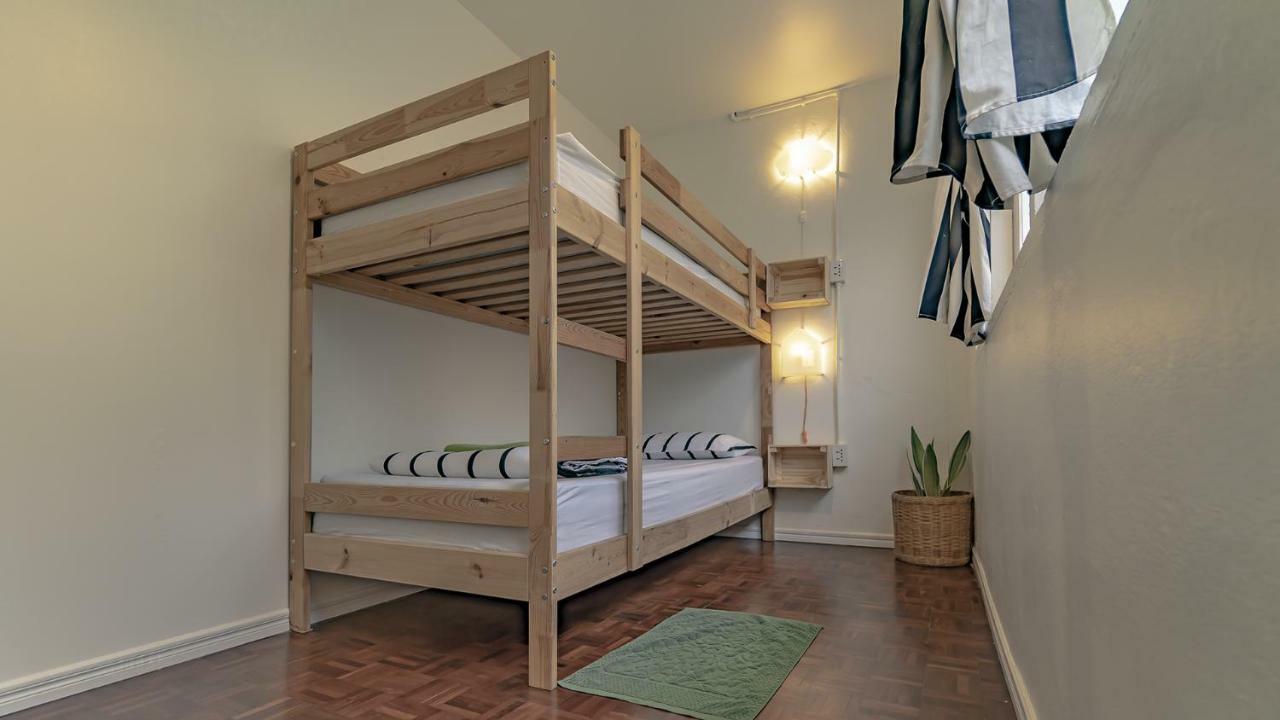Cooper Hostel Bangkok Bagian luar foto