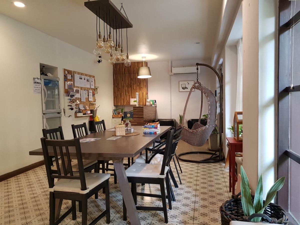 Cooper Hostel Bangkok Bagian luar foto