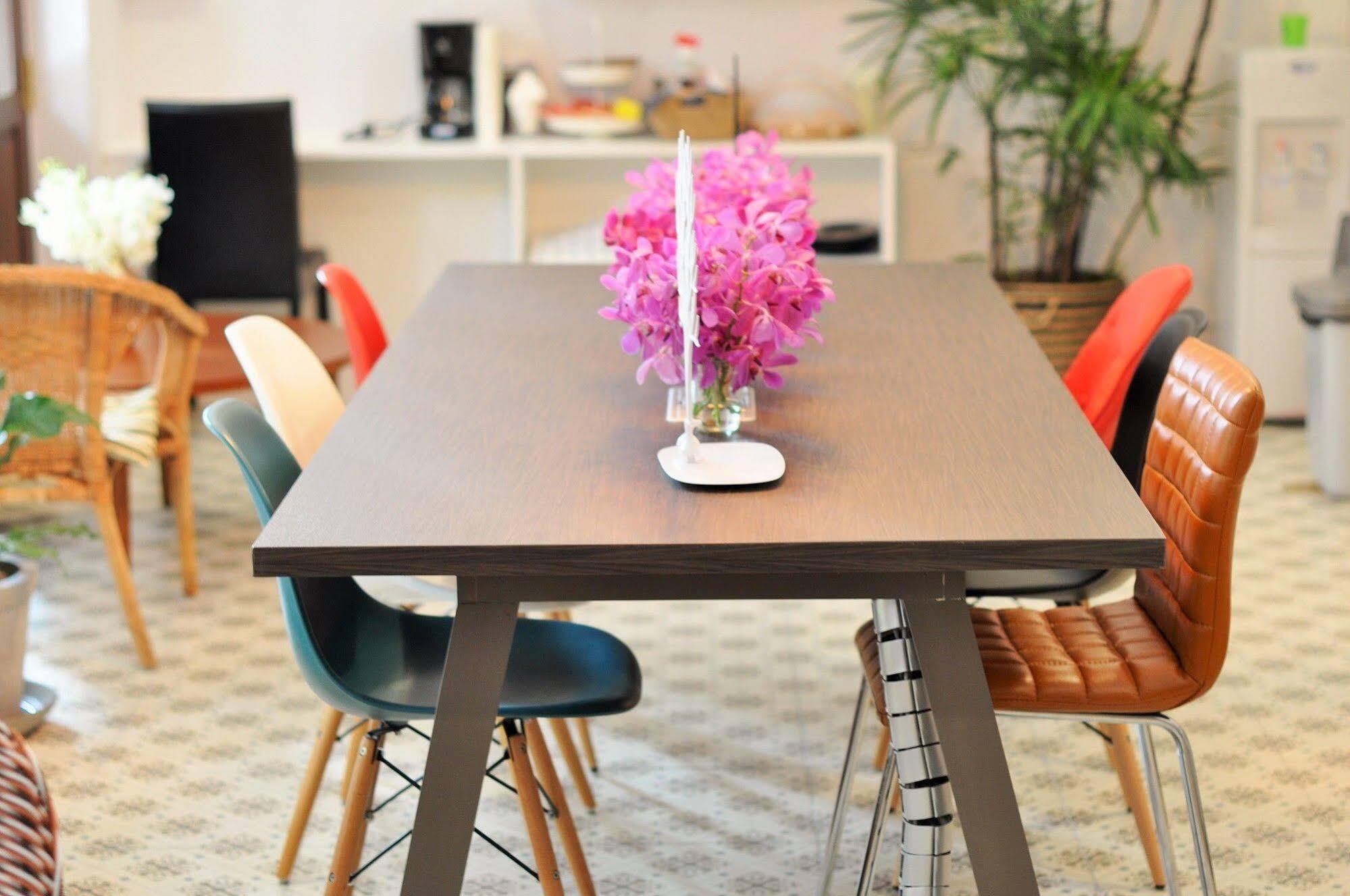 Cooper Hostel Bangkok Bagian luar foto
