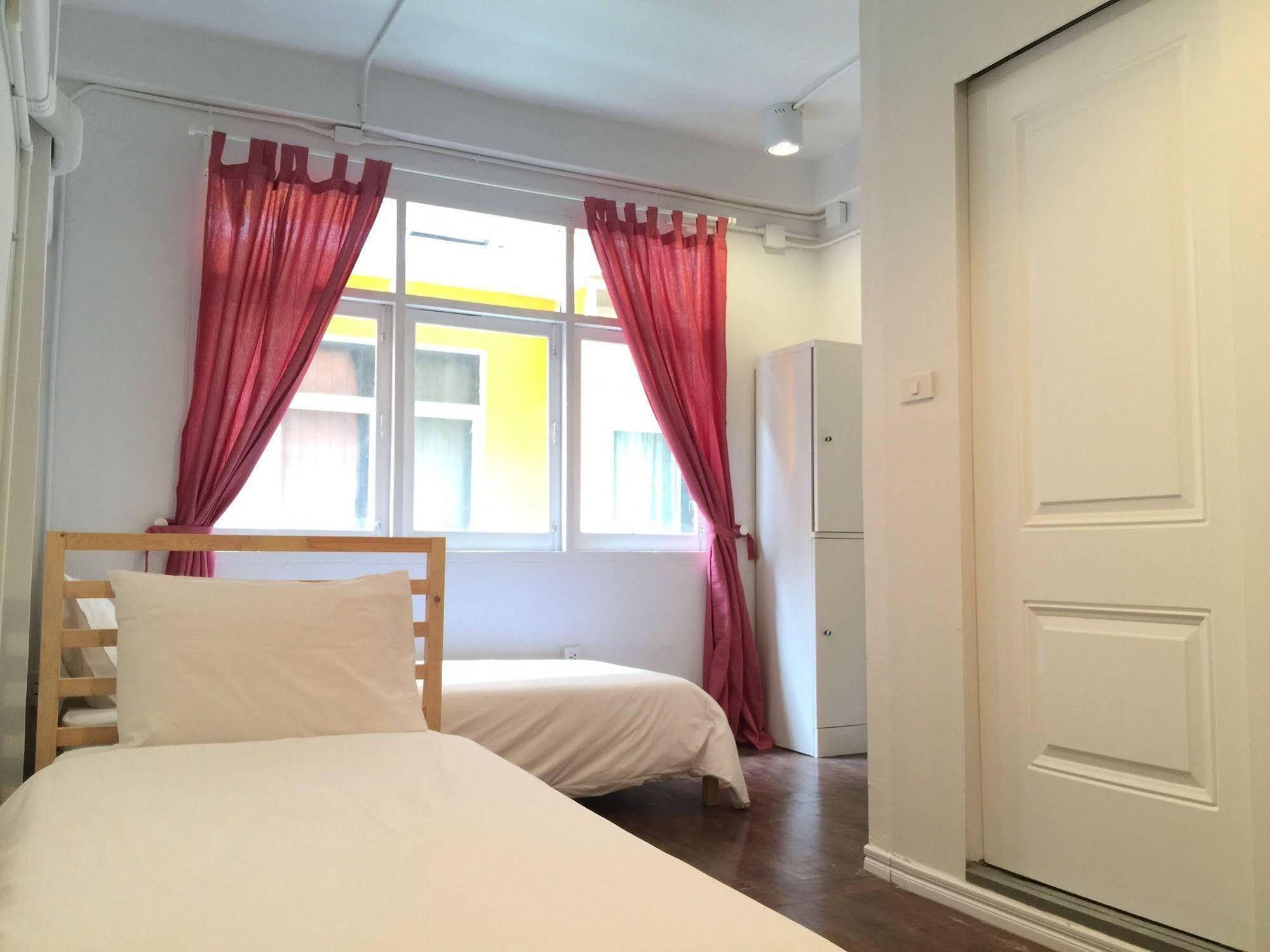Cooper Hostel Bangkok Bagian luar foto