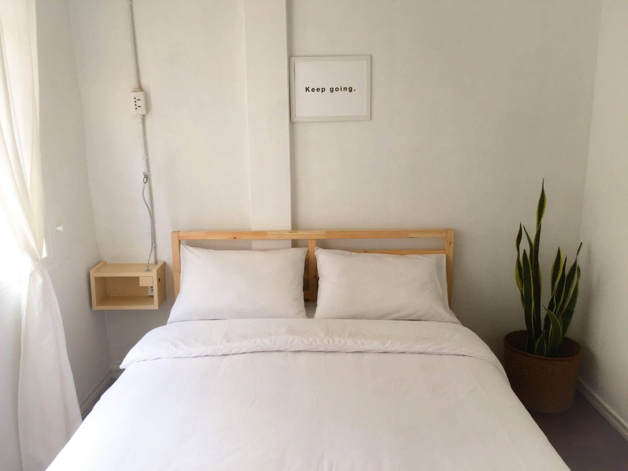 Cooper Hostel Bangkok Bagian luar foto