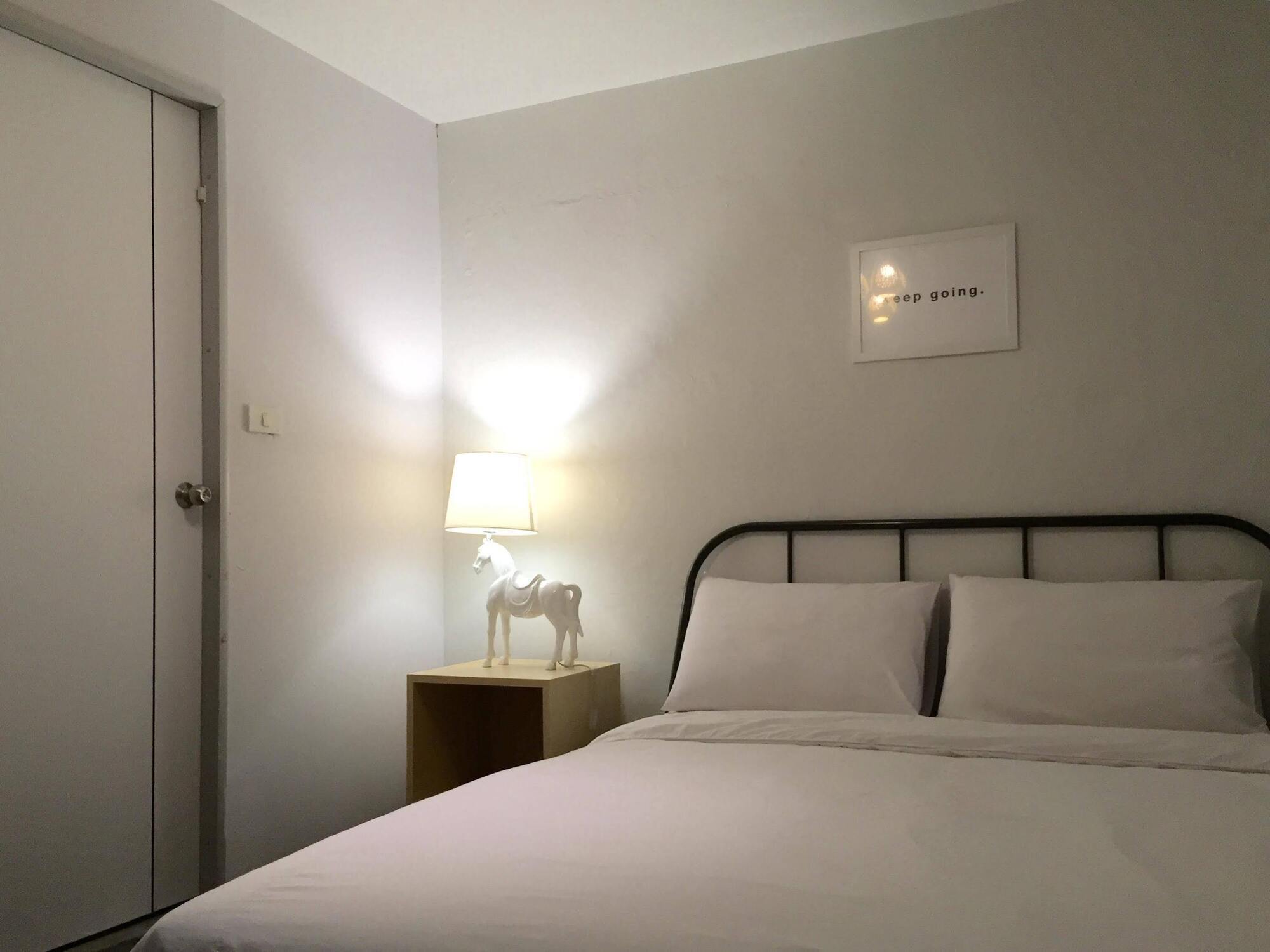 Cooper Hostel Bangkok Bagian luar foto